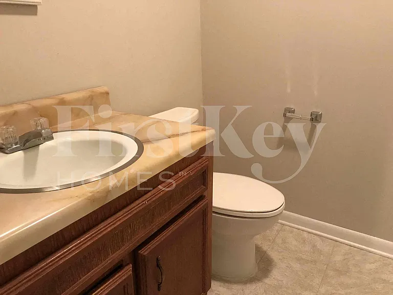 1201 Creekwood Cv — Photo 11