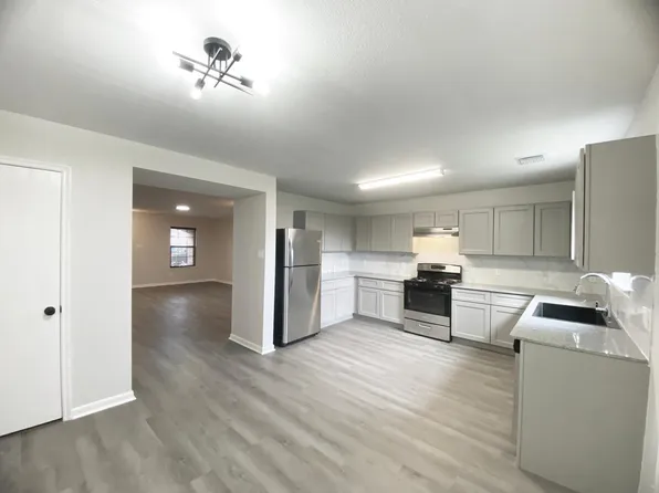 8503 Ashford Green Ln, Houston, TX 77072