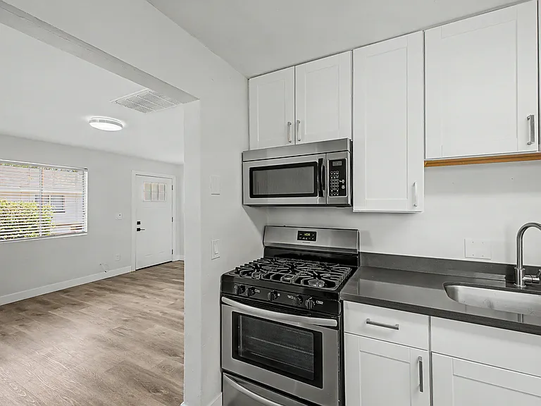 217 N Elm St #H — Photo 18