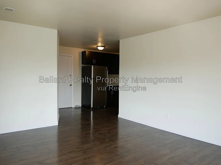 9030 Greenwood Ave N #202 — Photo 4