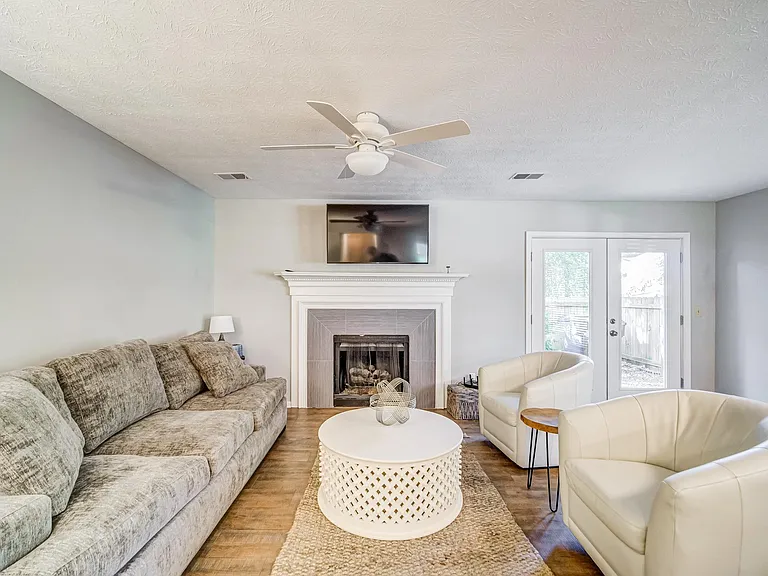 5126 Village Green Way — Photo 6