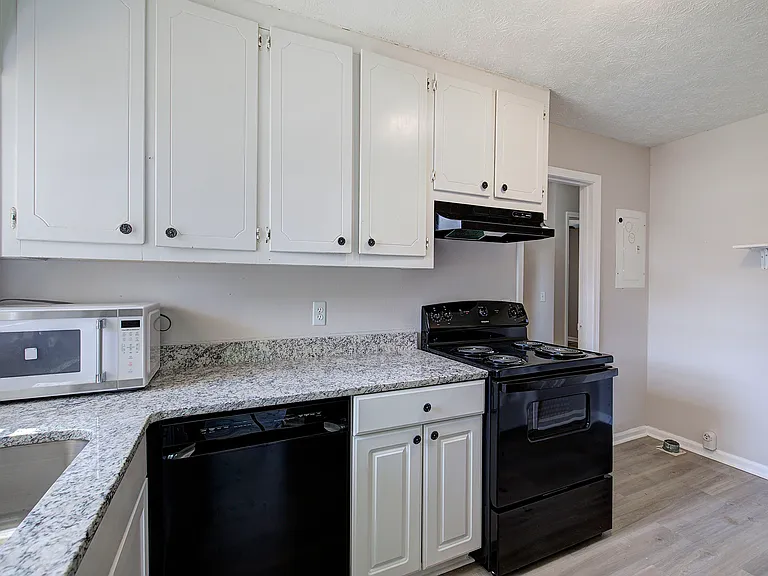 1 Briarwood Ln — Photo 9