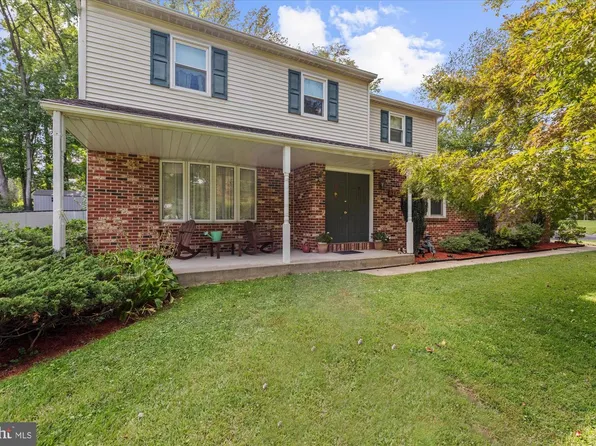 945 Roberts Rd, Bensalem, PA 19020