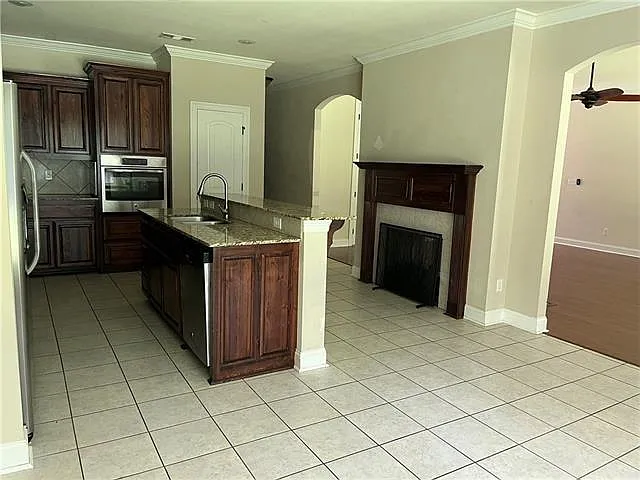 4 bed, 3.0 bath, 2258 sqft, $2,800 — Photo 2