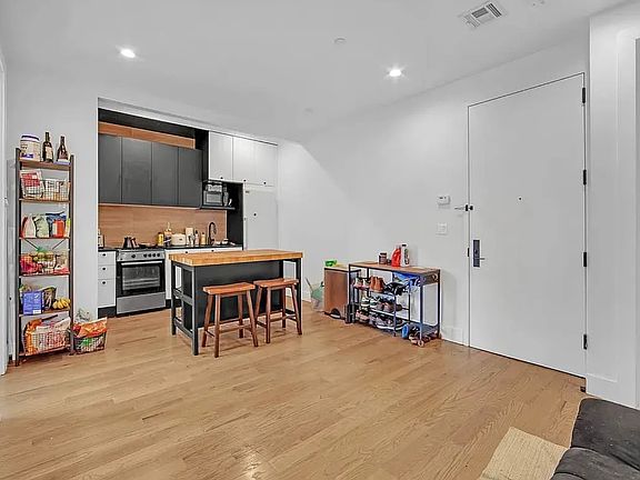 3rd image of 1503 Jefferson Ave #4L