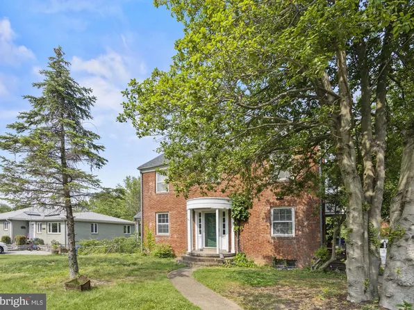 3215 N George Mason Dr, Arlington, VA 22207