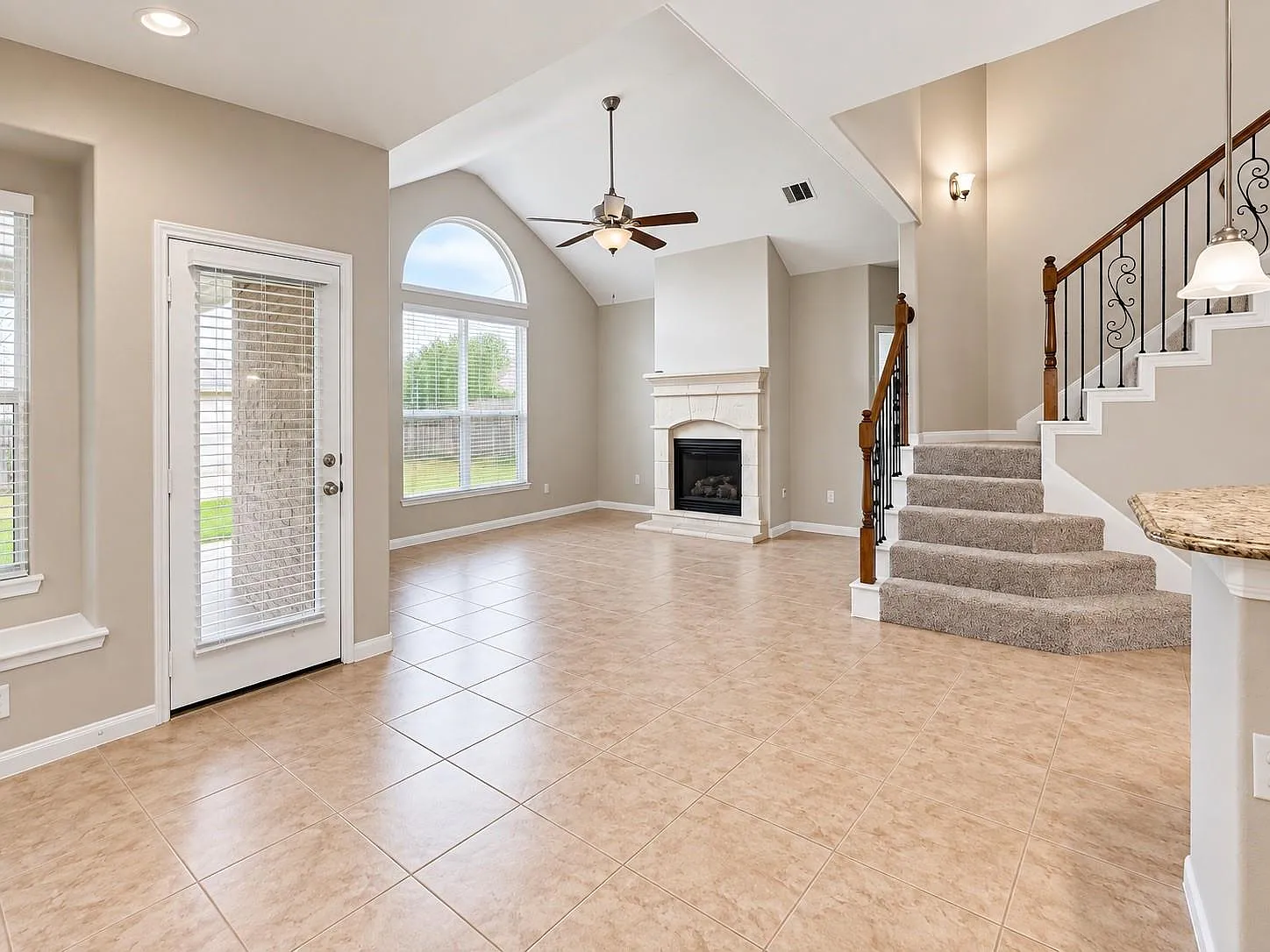 4 bed, 2.5 bath, 2746 sqft, $3,200 — Photo 4