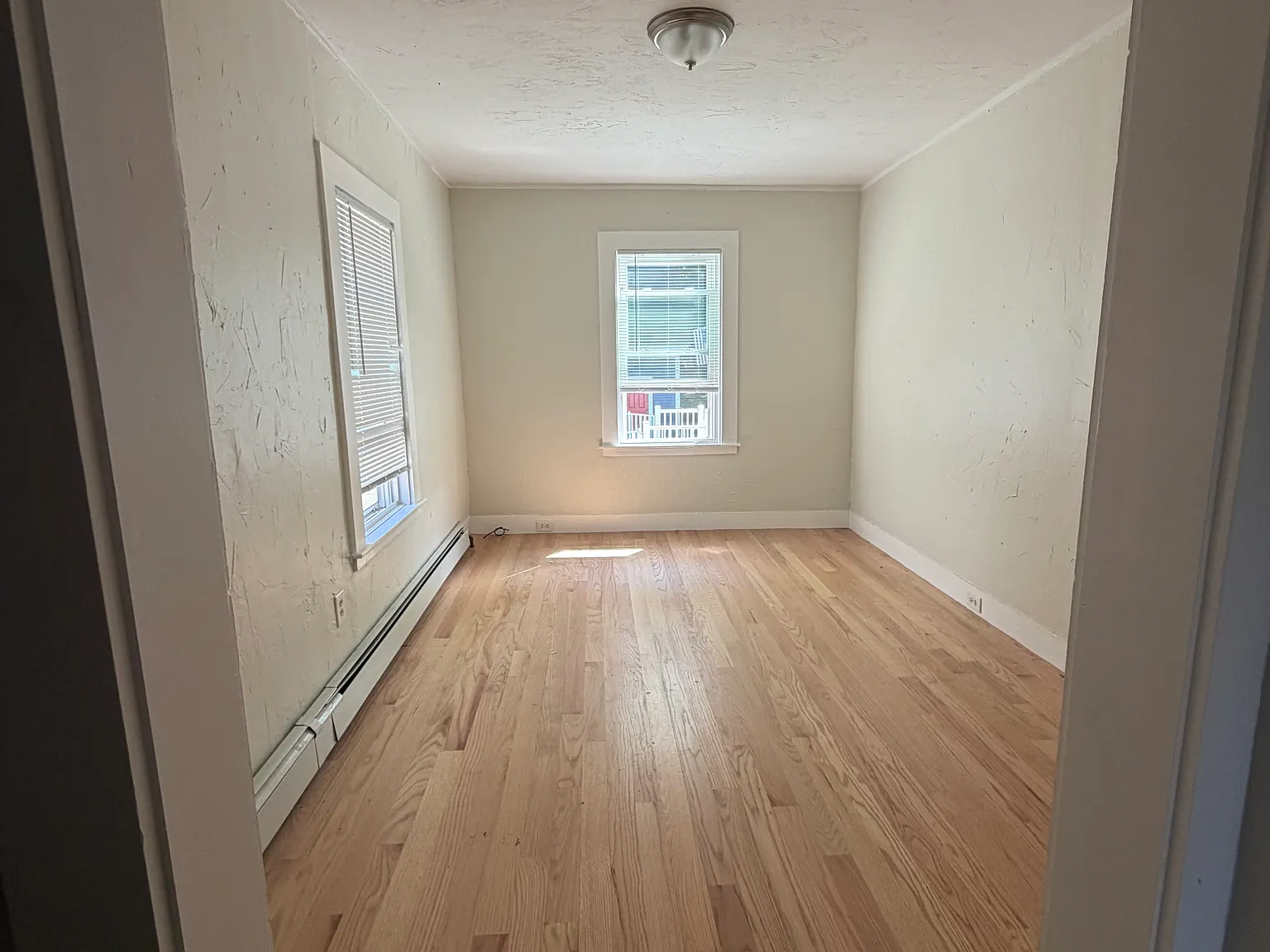3 bed, 1200 sqft, $2,400 — Photo 2