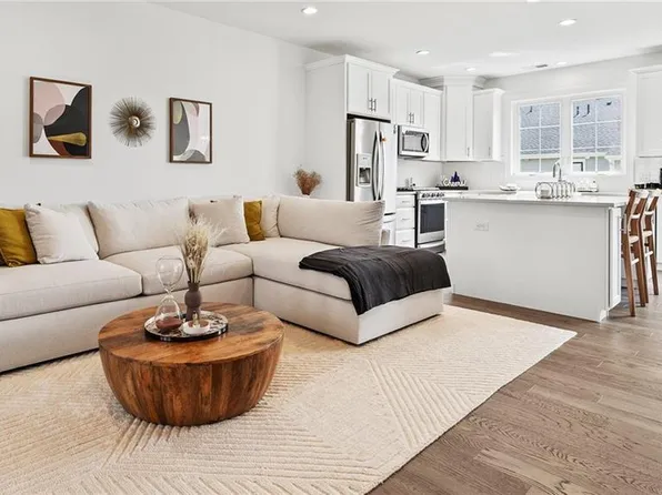 24 East Cross Trail #24, Danbury, CT 06810