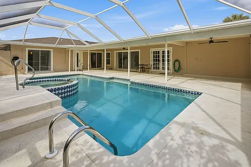 128 Viking Way Photo 1