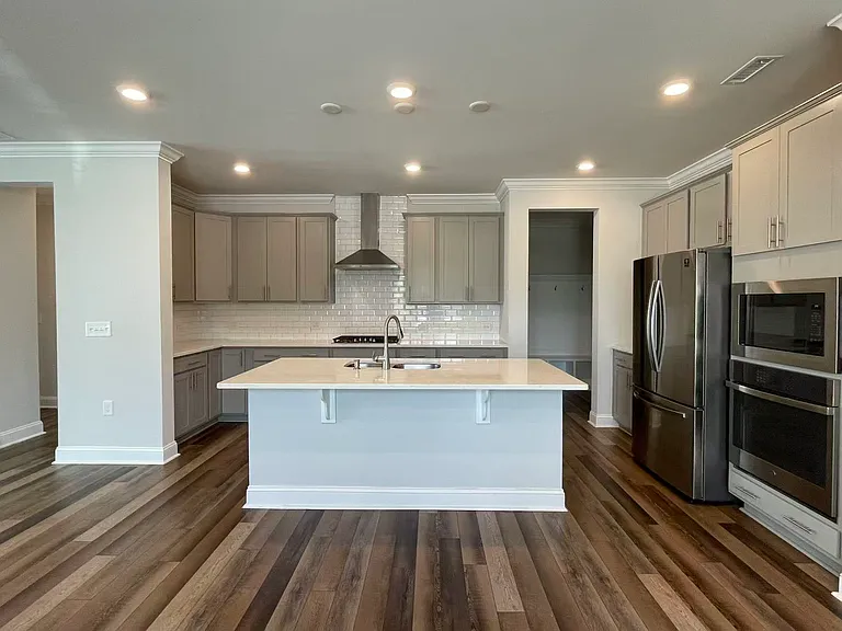 813 Matterhorn Dr — Photo 4