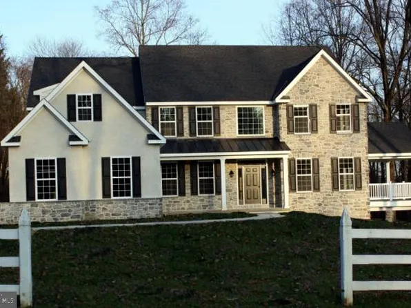 2600 Long Ridge Dr, Hellertown, PA 18055