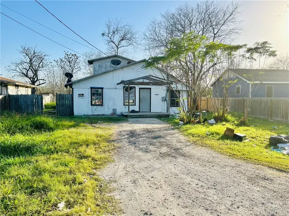 911 Range St, Alice, TX 78332