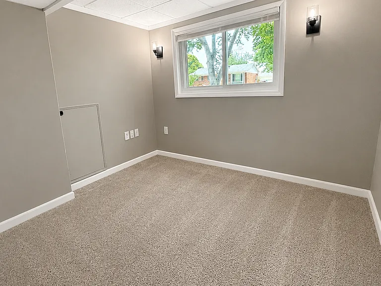 1210 Kenilworth Pl — Photo 9