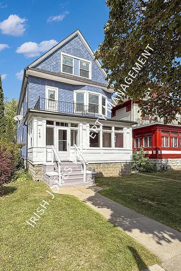 3 bed, $1,300 — Photo 2
