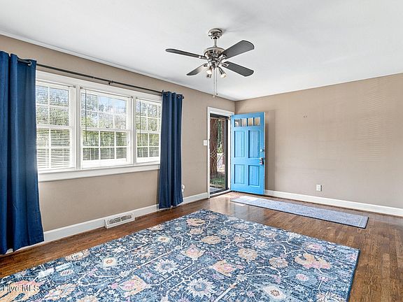 5th image of 3007 Anderson Road N