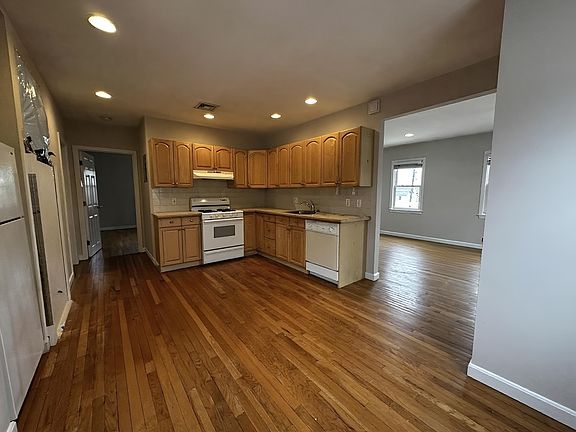 5th image of 45 Chapel St #2