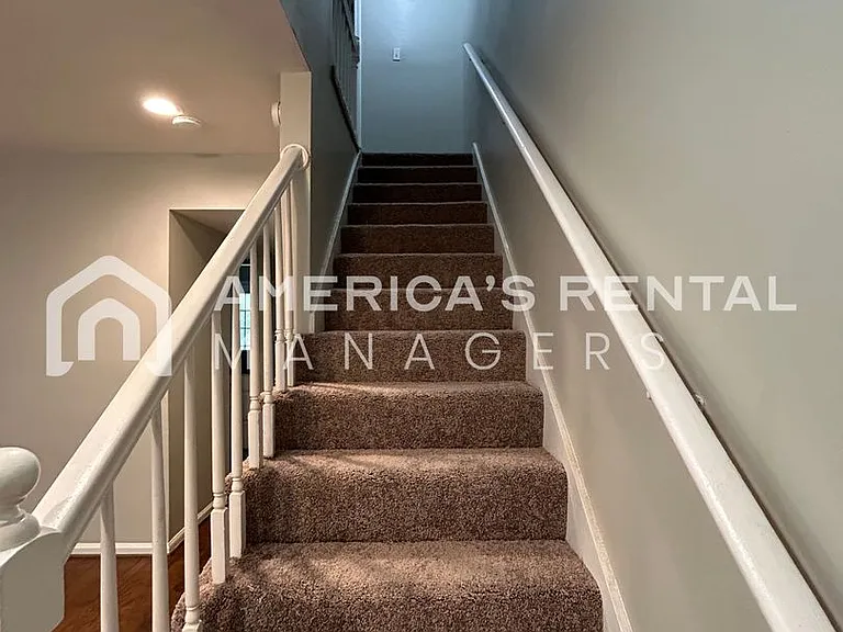 2422 Hampstead Dr — Photo 13