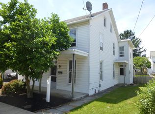 40 S 9th St, Akron, PA 17501