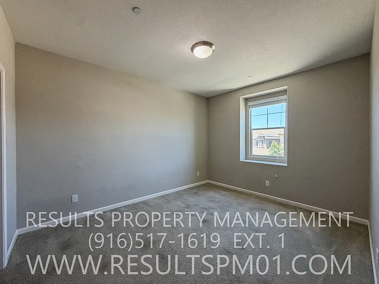 1041 Bridlewood Dr — Photo 21