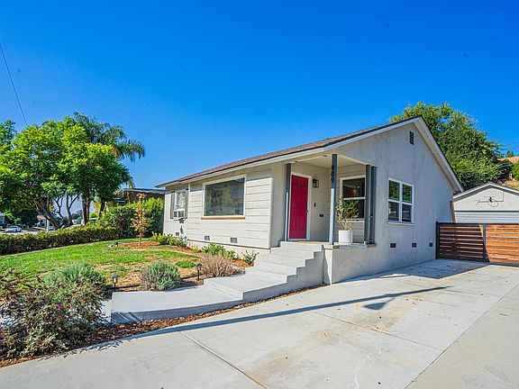 2nd image of 909 Loma Verde St