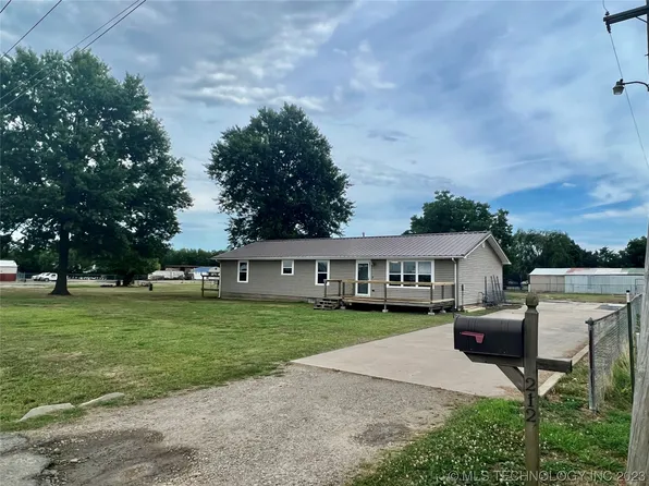 212 W North Ave, Checotah, OK 74426