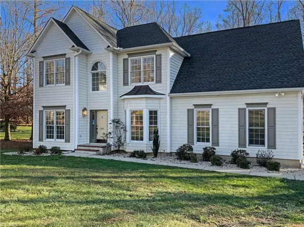 6807 Danbers Ct, Oak Ridge, NC 27310