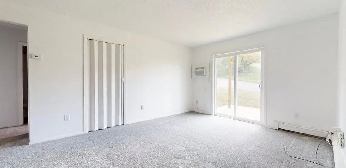 2 bed, 1.0 bath, $950 — Photo 2