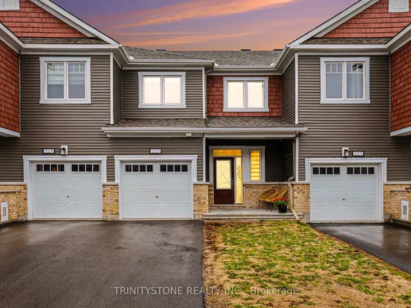 225 Billrian Cres, Ottawa, ON K2S 3A5