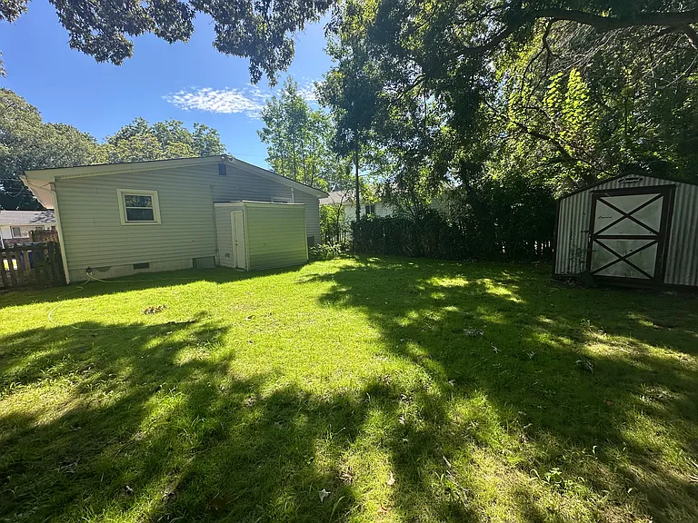 2425 Juniper St — Photo 17