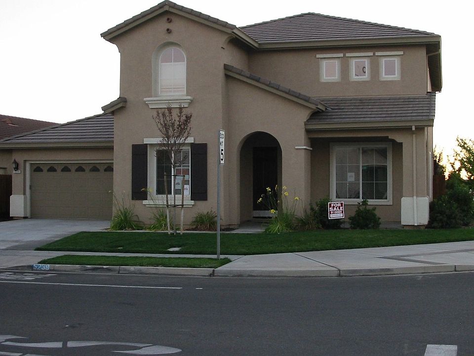 Large corner lot