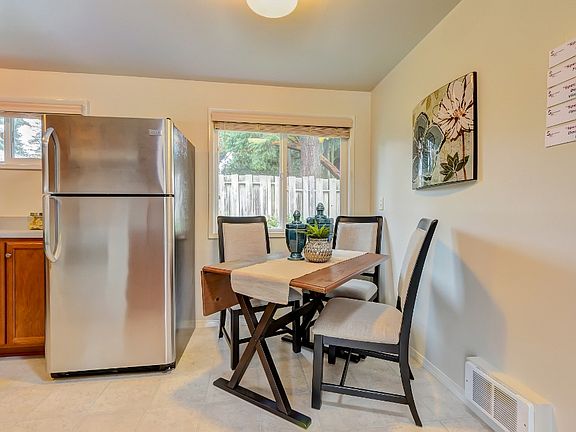 3rd image of 5605 227th St SW