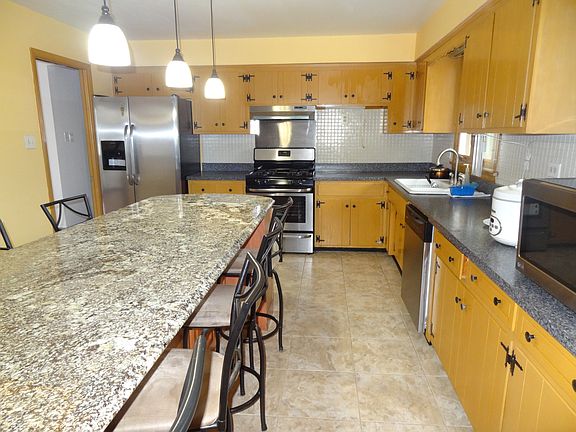 4th image of 8030 W 91st Street