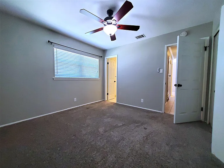 806 Greenhaven Dr — Photo 9