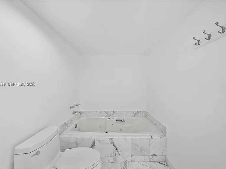 400 S Pointe Dr #409 — Photo 27