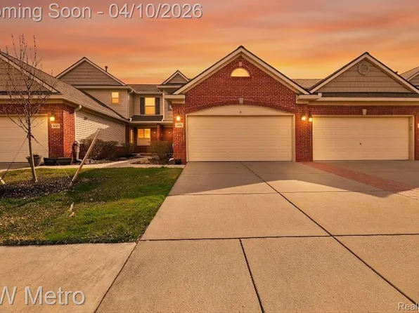 4662 Summer Ridge Dr, Howell, MI 48843