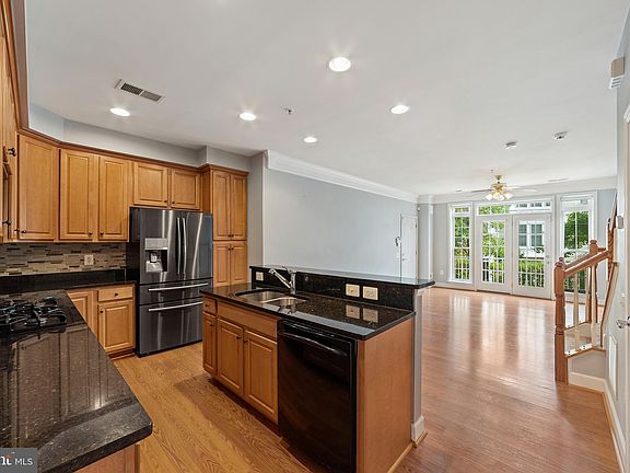 5th image of 2213 Highbourne Dr
