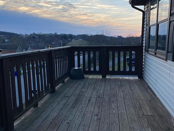3rd image of 995 Beaver Dr NW