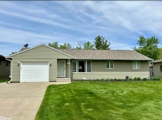409 13th Ave, Grinnell, IA 50112