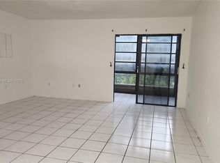 905 NE 199th St APT 103, Miami, FL 33179
