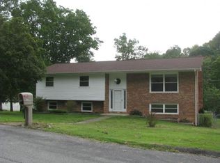 3809 Woodfield Dr, Kingsport, TN 37660