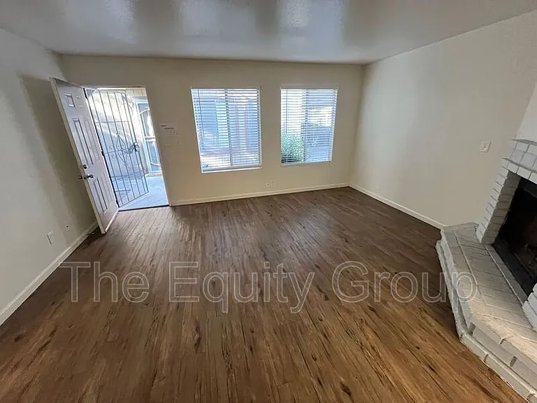 3912 W Meadow Ave — Photo 3