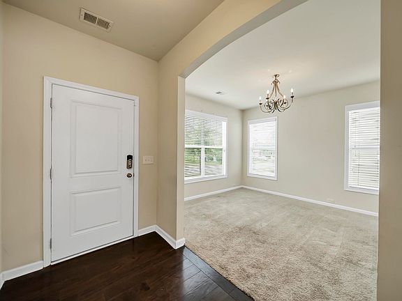 4th image of 405 Council Loop
