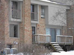 752 Oak Brook Ridge Dr, Rochester, MI 48307