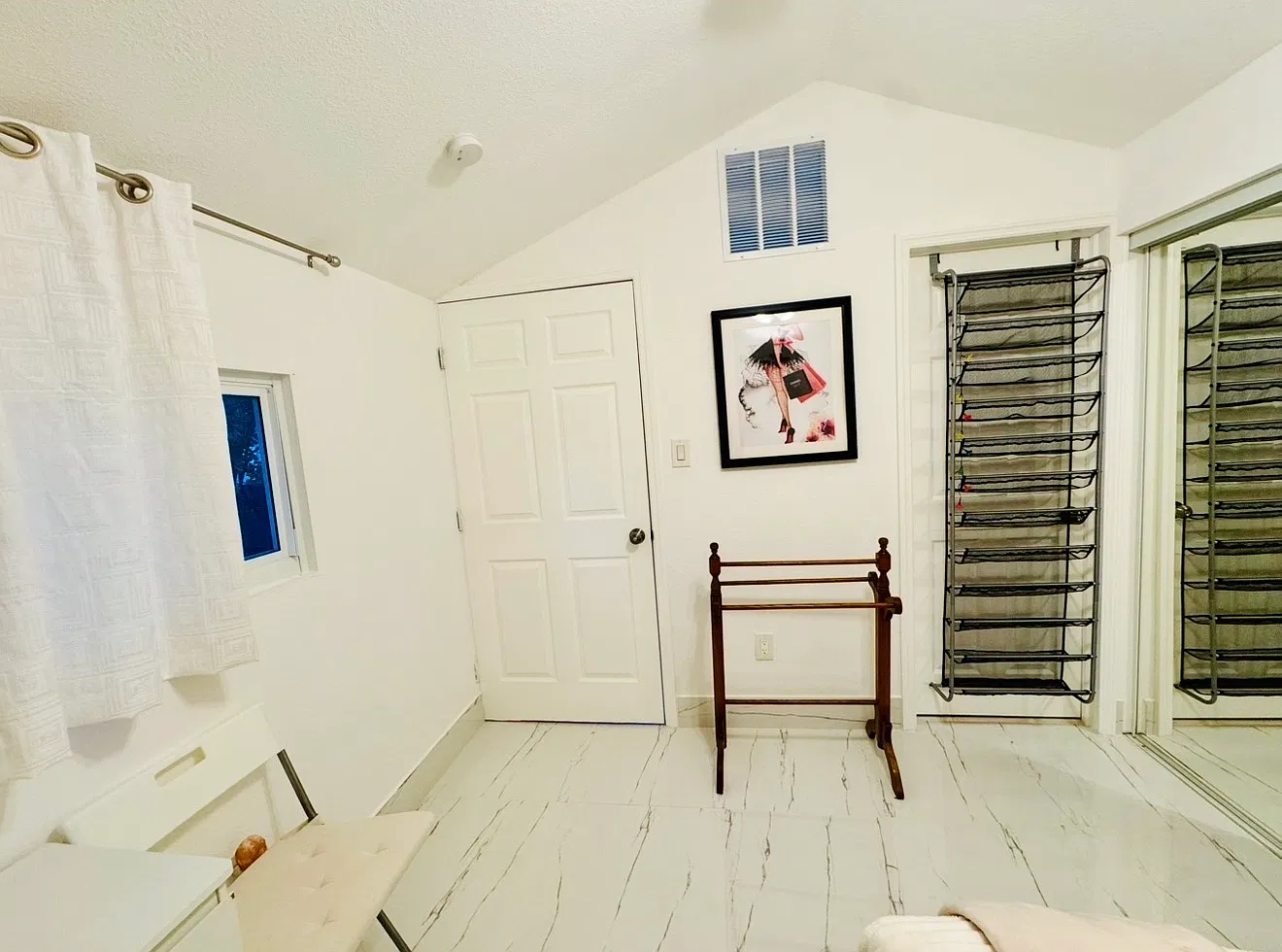 1 bed, 400 sqft, $1,300 — Photo 2