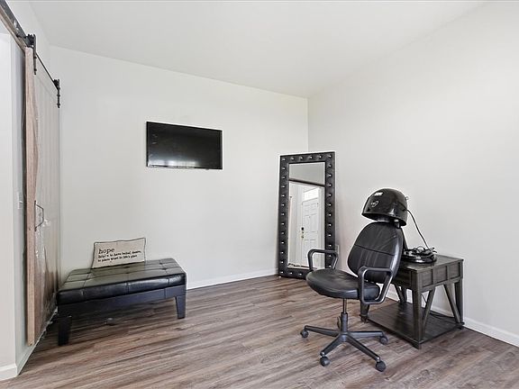 3rd image of 508 Fieldgate Ct
