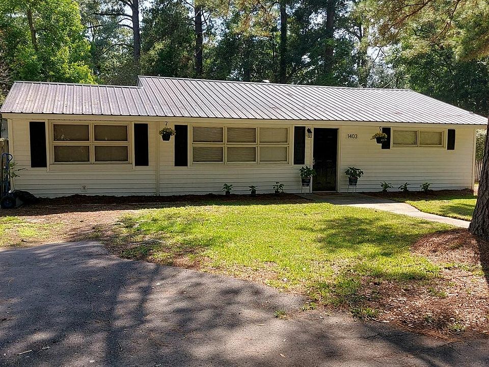 1403 Oak Street, Conway