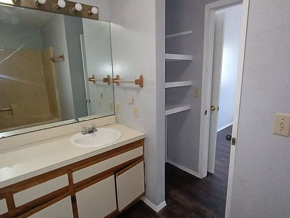 4th image of 150 Songbird Dr APT 1