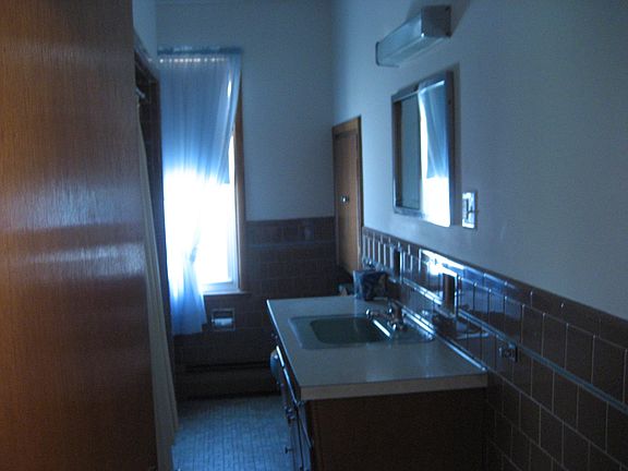 4th image of 41 Phenix Avenue # Large First Floor