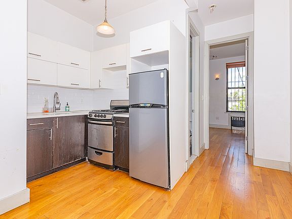 2nd image of 231 Jefferson St #5T